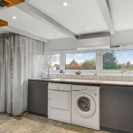 Nice Home In Aeroskobing With Kitchen Exterior foto